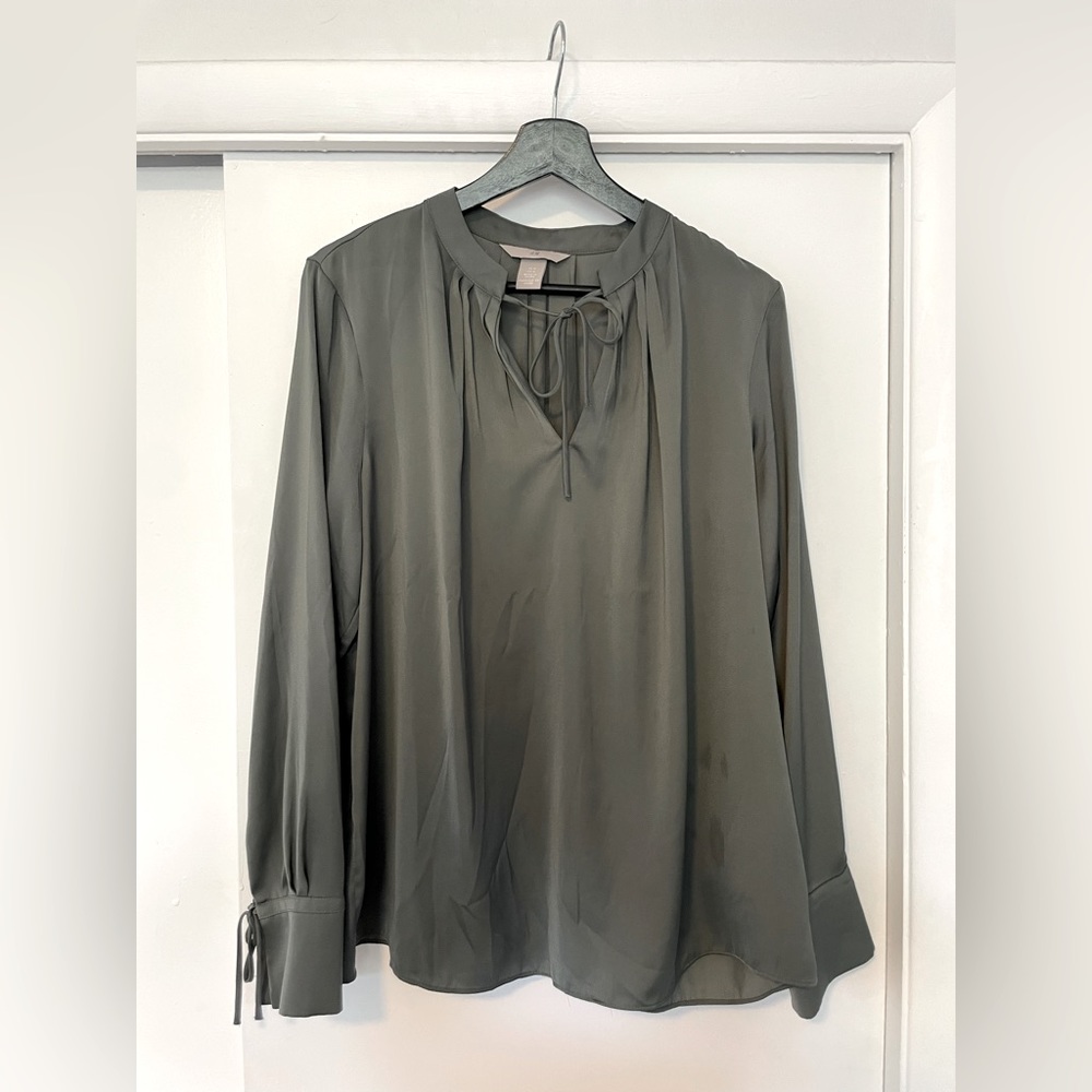 Blouse with strings